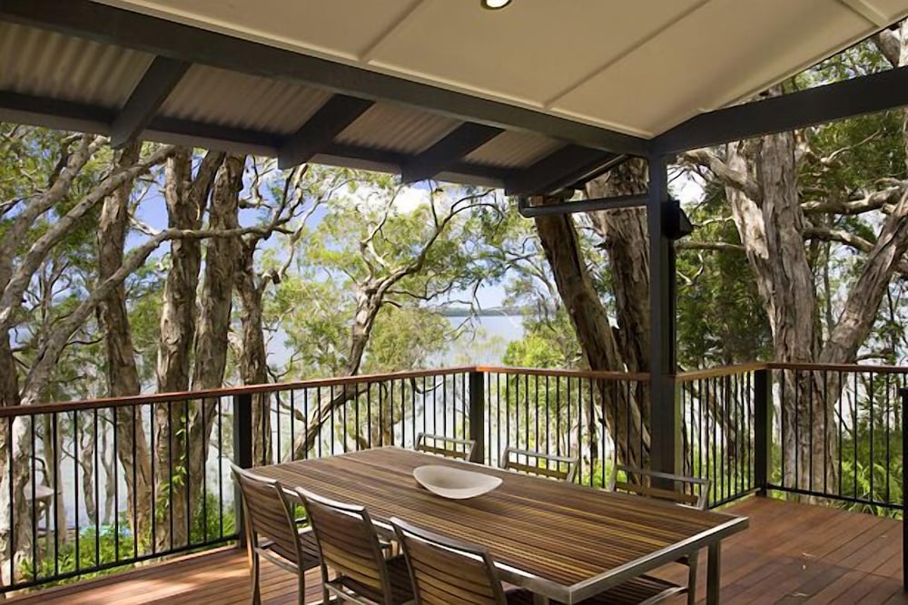 EUMARELLA SHORES NOOSA LAKE RETREAT 54/65
