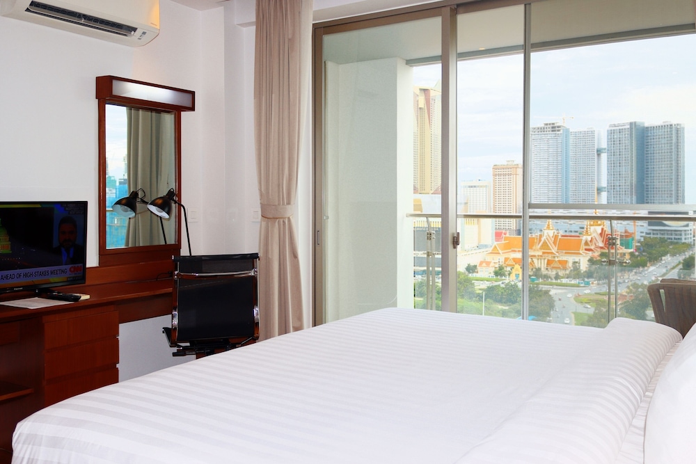 Hotel Emion Phnom Penh 12/65