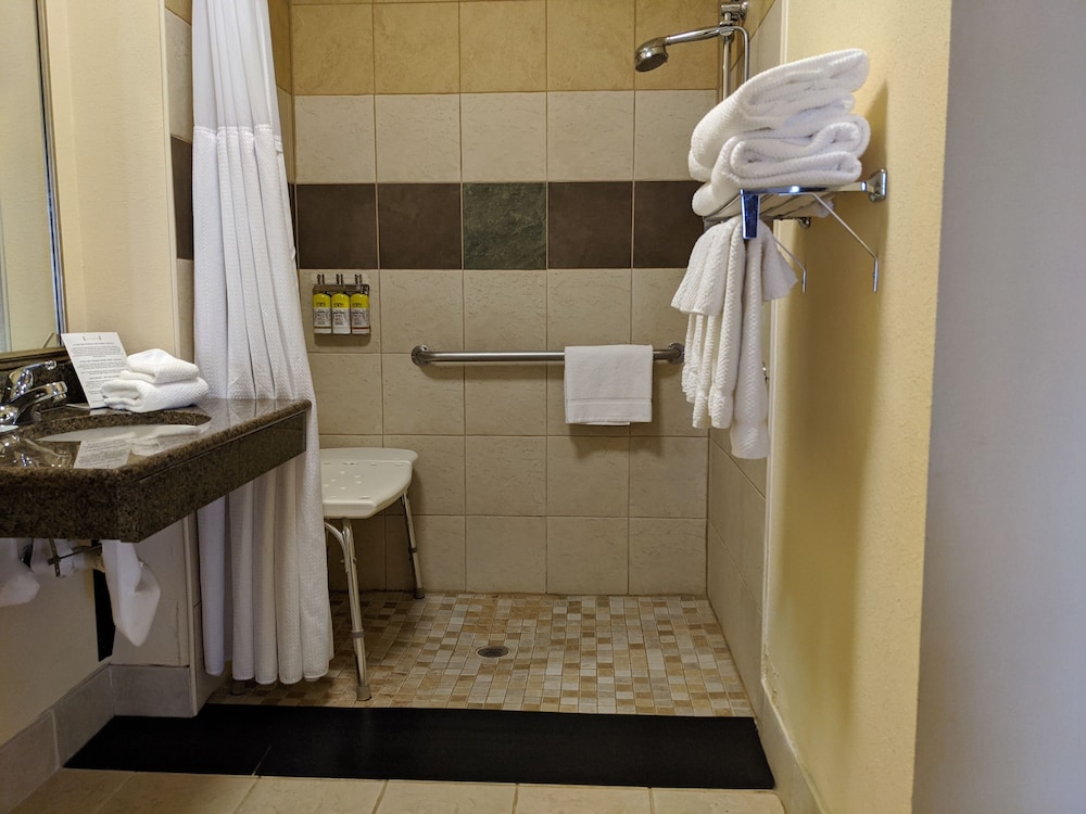 Staybridge Suites West Des Moines 15/76