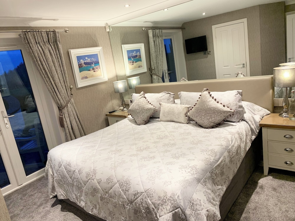 Standard, King Bed