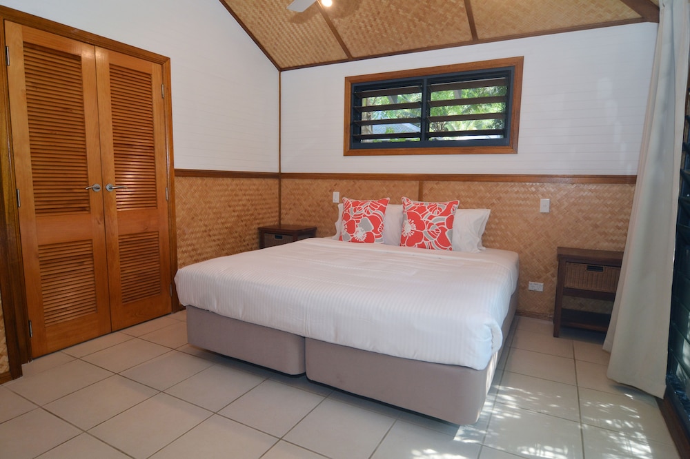 2 BEDROOMS, DELUXE, BUNGALOW, OCEAN FRONT