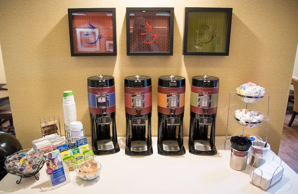 Hampton Inn Houston-Pearland 68/81