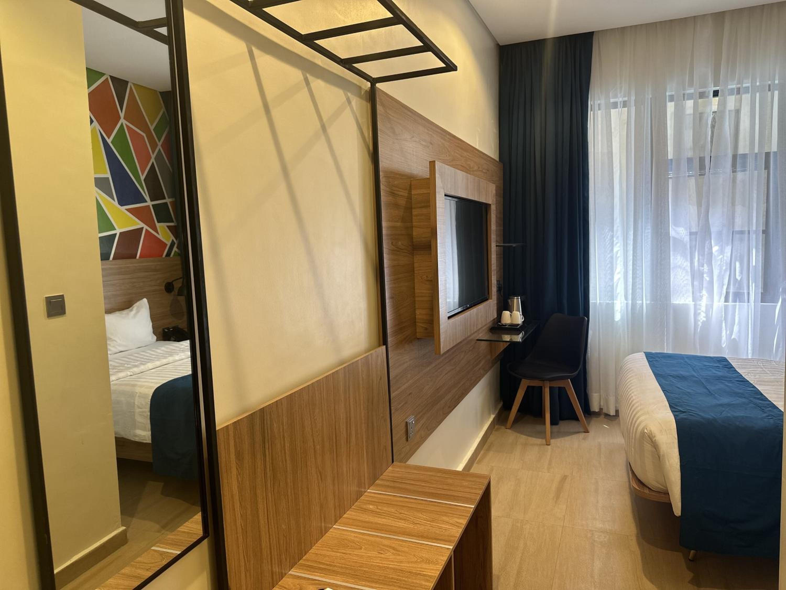 غرفة قياسية بسرير كوين، Hotelinn Oniru 2/5