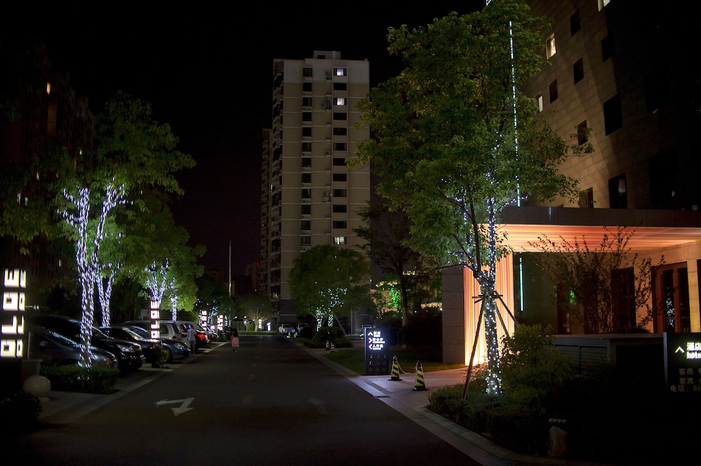 Wojo Hotel 3/50