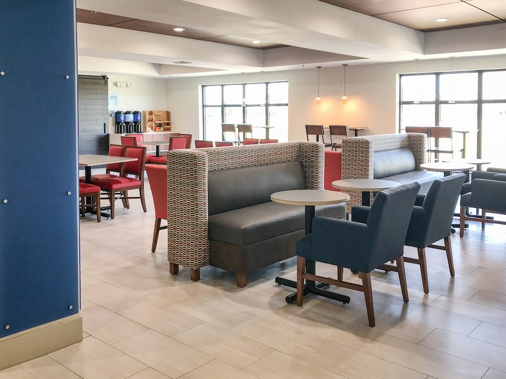 Holiday Inn Express Hotel And Suites Lubbock West 44/57