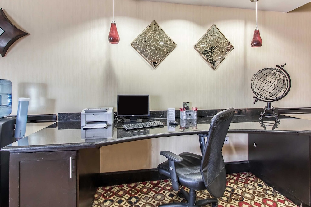 Comfort Suites Lawton Near Fort Sill 49/56