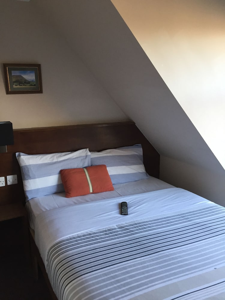 ROOM, DOUBLE BED