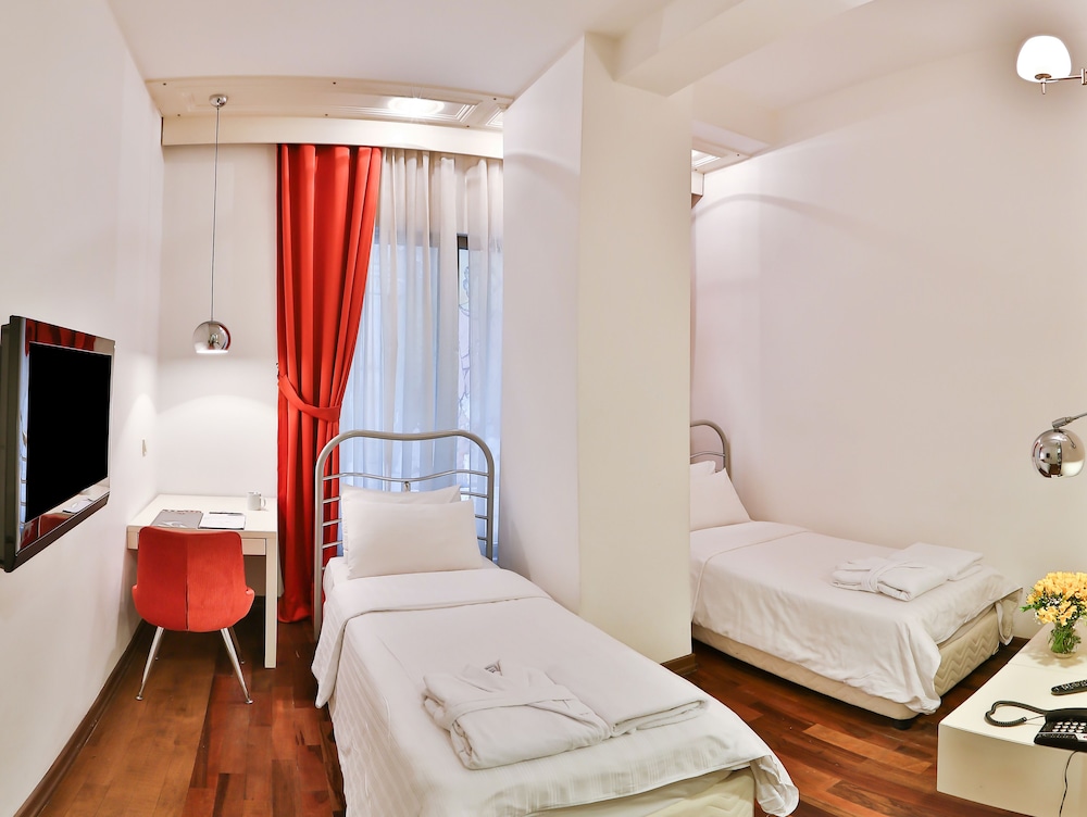 Senatus Hotel 8/50