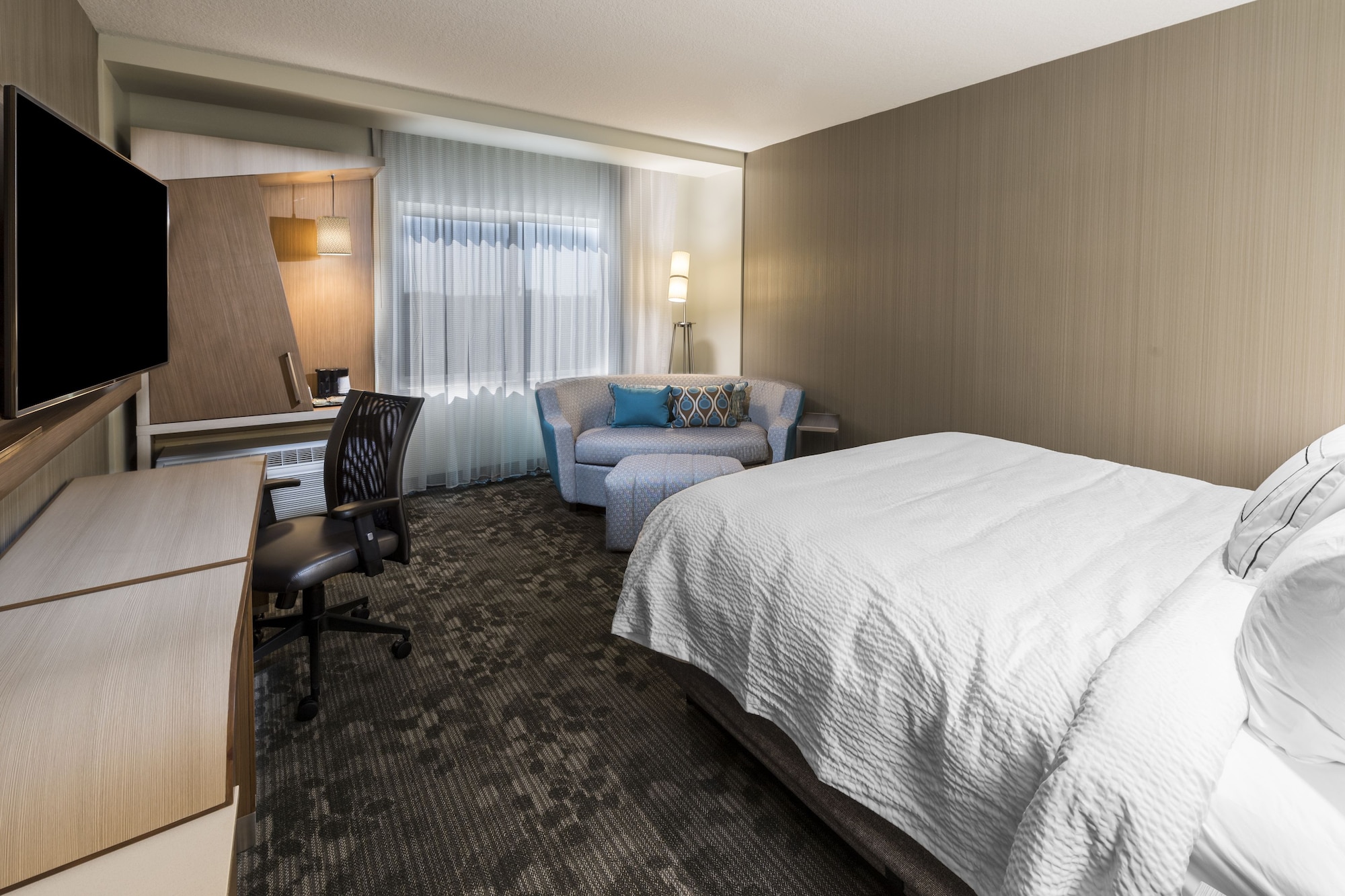 ROOM, KING BED, SOFA