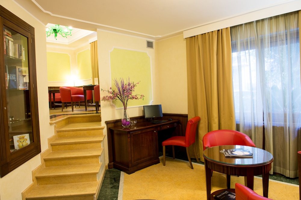 Artemis Hotel 55/69