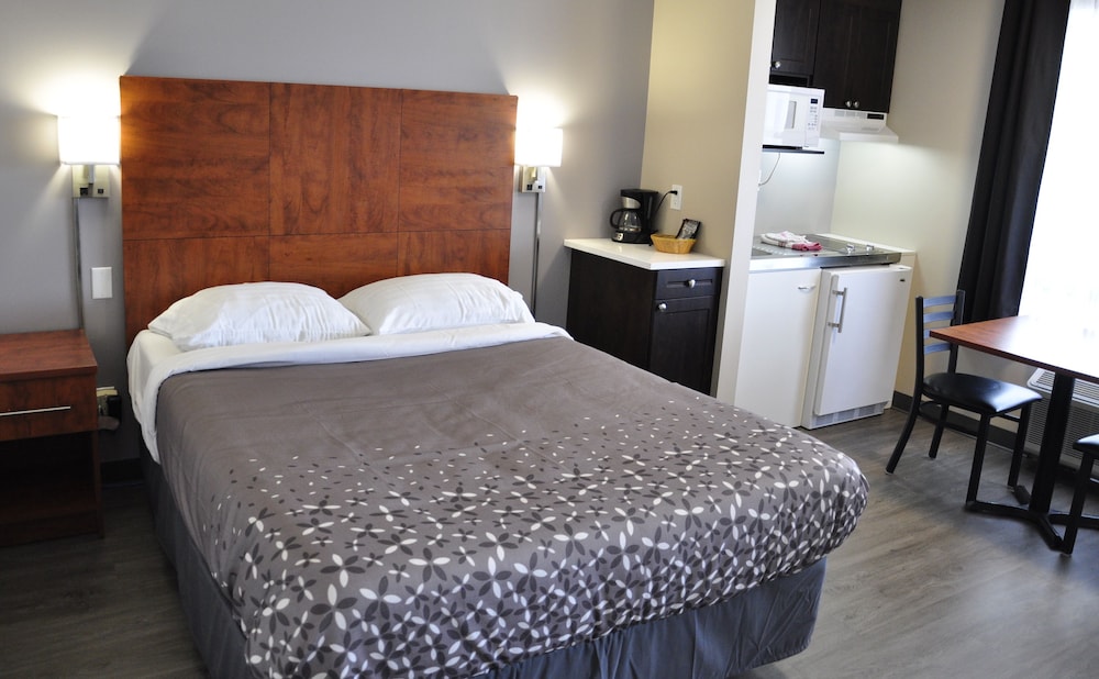 Moonlight Inn and Suites Sudbury 9/50