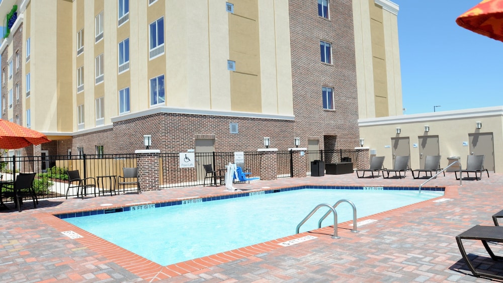 HOLIDAY INN EXPRESS COVINGTON MADISONVILLE 3/49