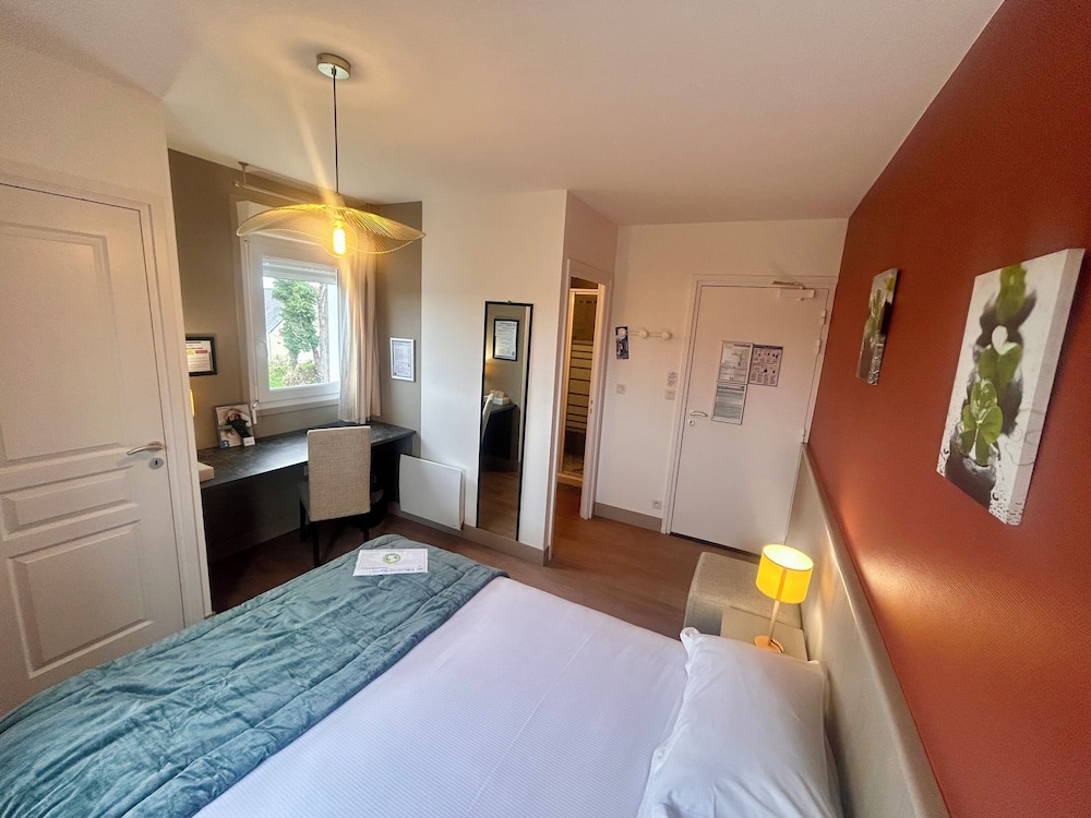 Brit Hotel Aux Hortensias 14/55