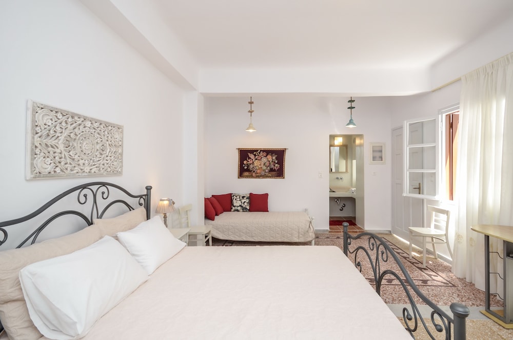 Naxos Center Houses 15/50