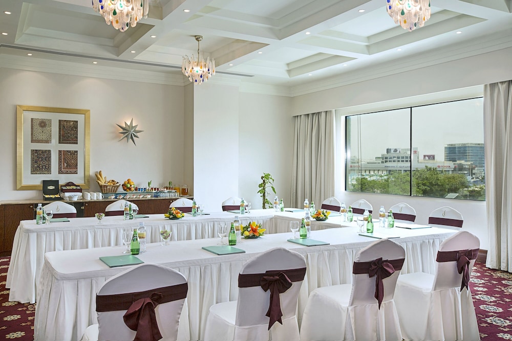 City Seasons Suites Dubai 49/60