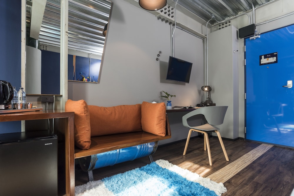 Mestyle Garage Hotel 65/86