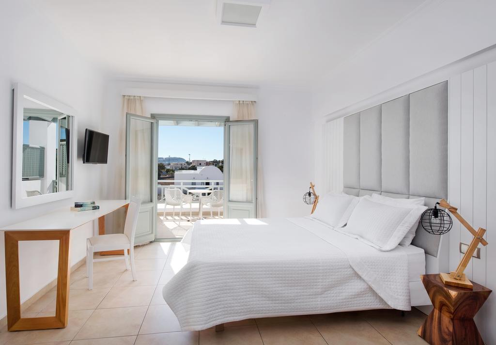 ROOM, DOUBLE BED