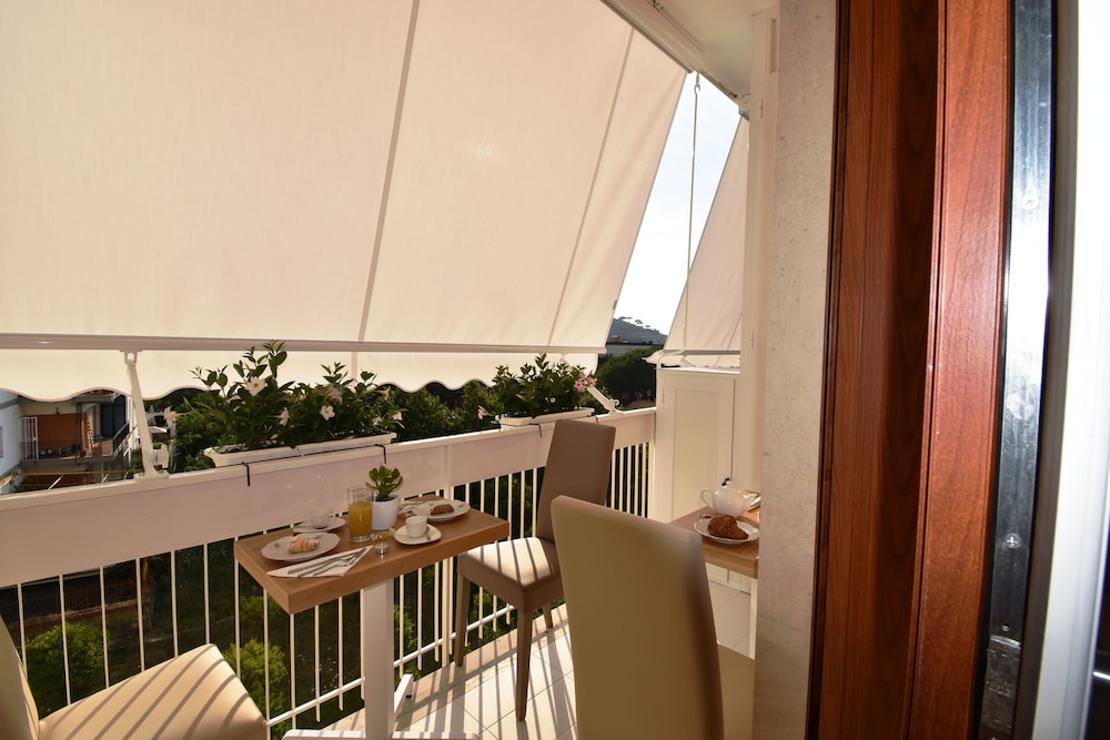 Melody Sorrento Suites 36/44