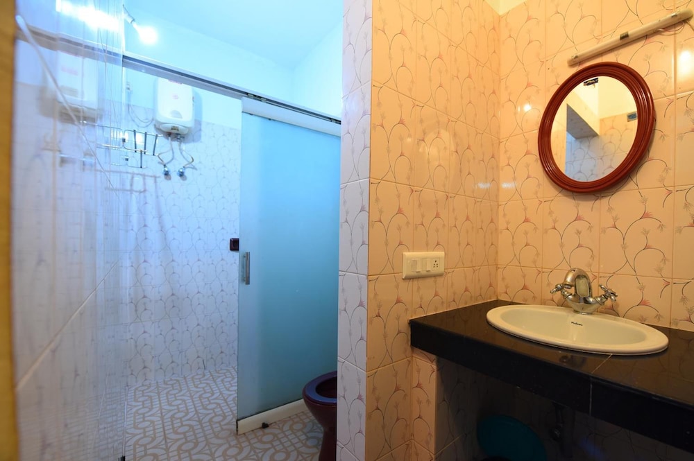 IDEAL AYURVEDIC RESORT AND NEW IDEAL PANCHAKARMA CENTRE 48/50