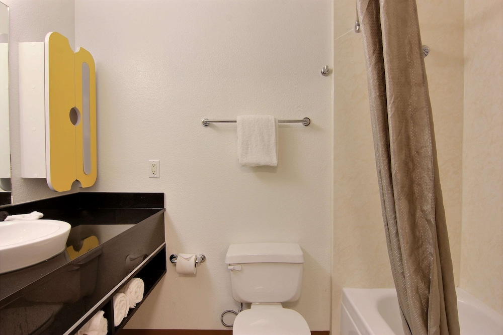 Studio 6 Extended Stay - Austin, TX - Midtown 54/59