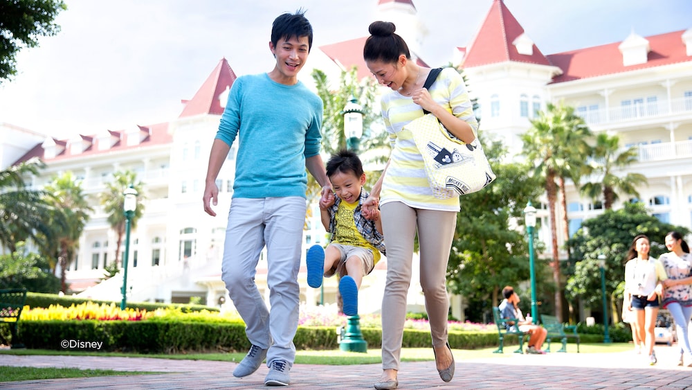 Hong Kong Disneyland Hotel 64/71