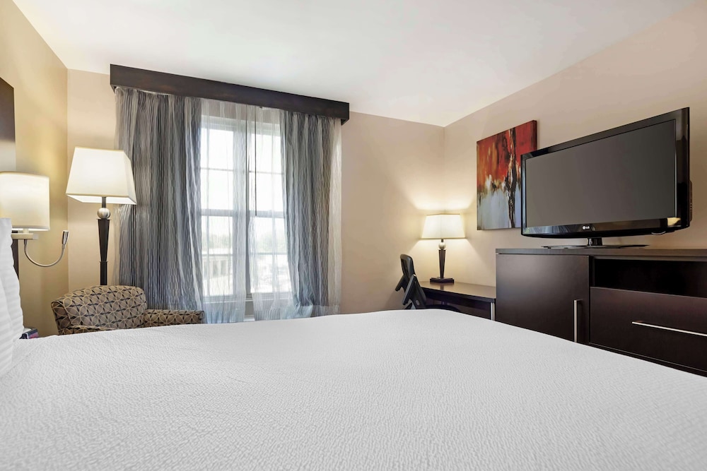 Standard, Queen Bed