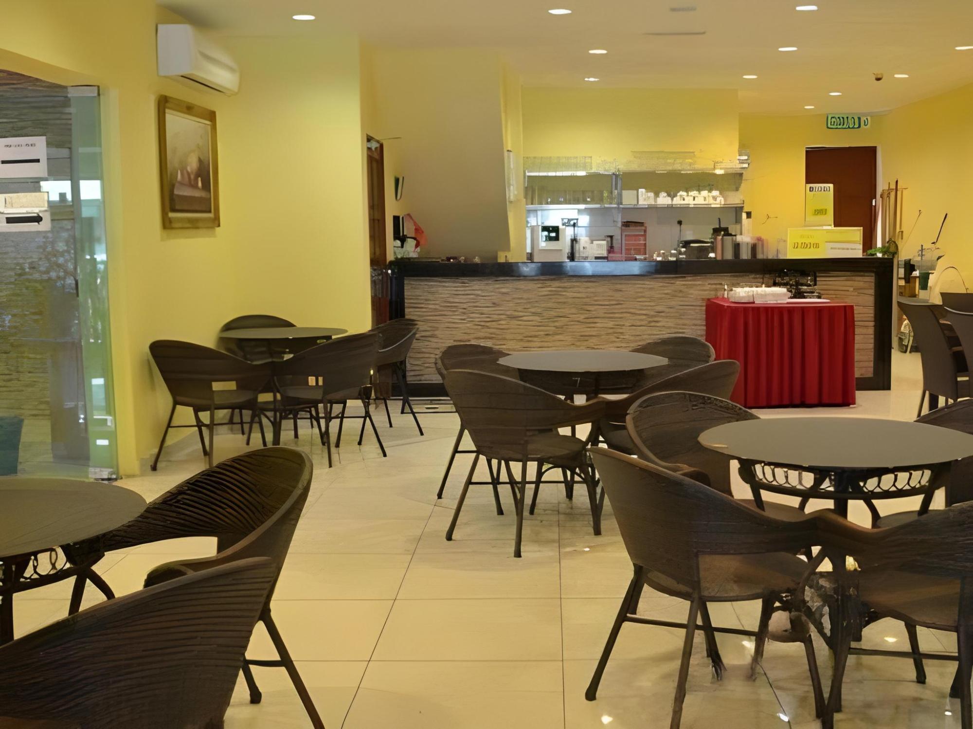 Twin Hotel 26/50