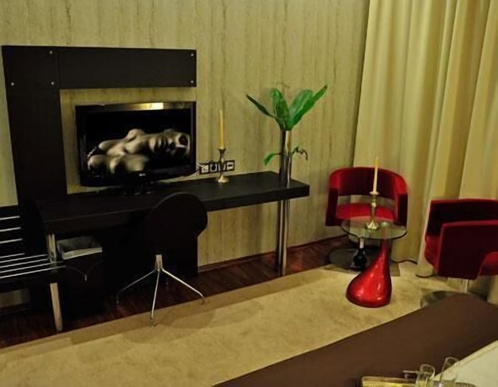 Gallery Art Hotel 56/68