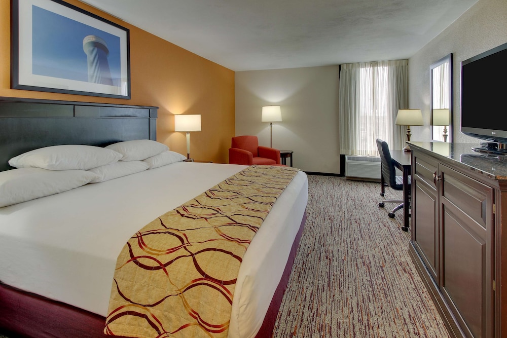 غرفة بسرير كينج، Pear Tree Inn St Louis Arnold 3/7