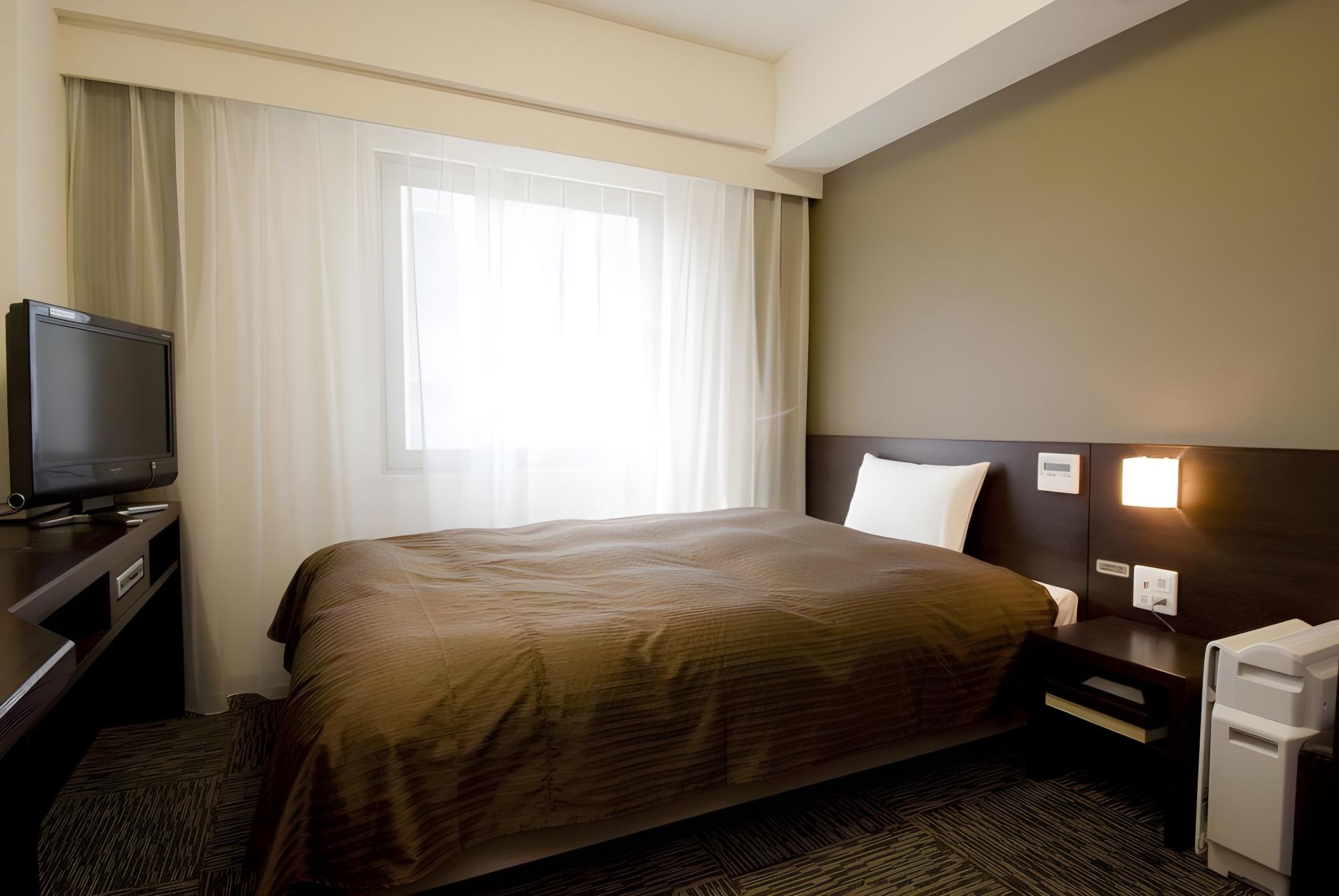 Moderate, King Bed
