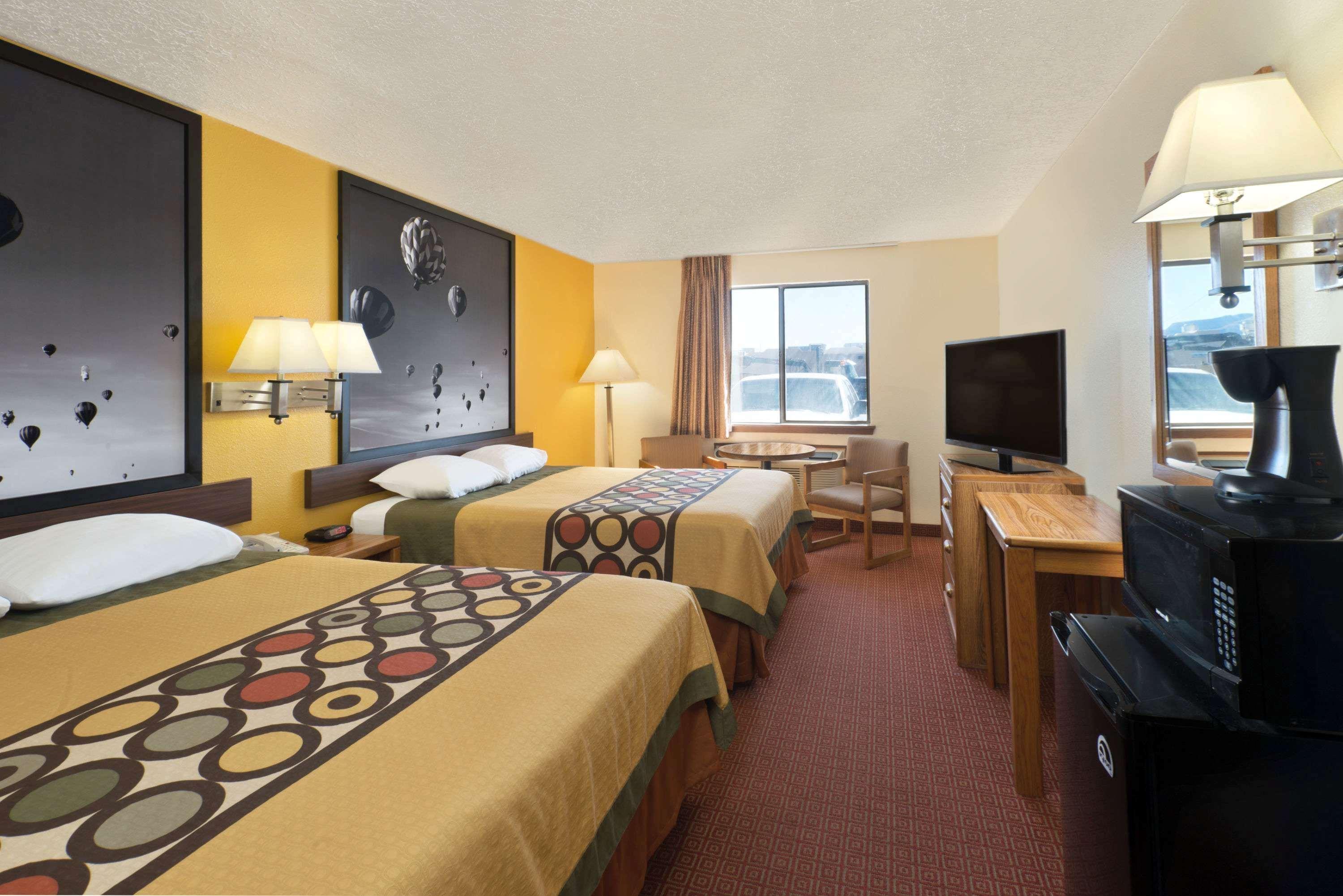 Super 8 by Wyndham Alamogordo/White Sands 12/23