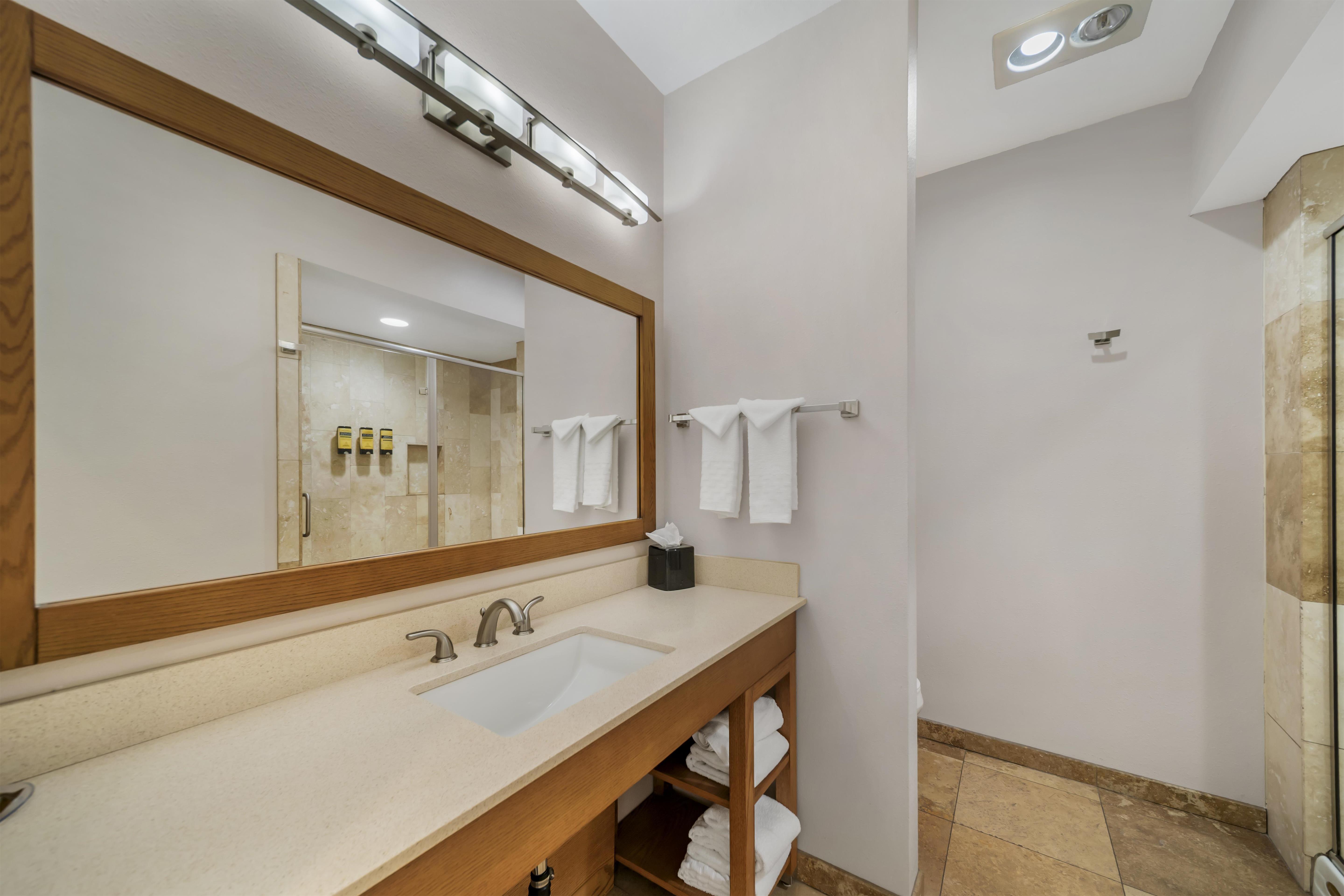 Room, 2 Queen Beds, Partial Harbour View، Best Western Plus Northwoods Inn 9/9