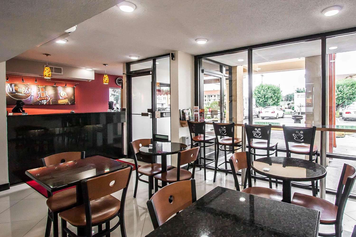 Econo Lodge Inn & Suites Memphis 4/14