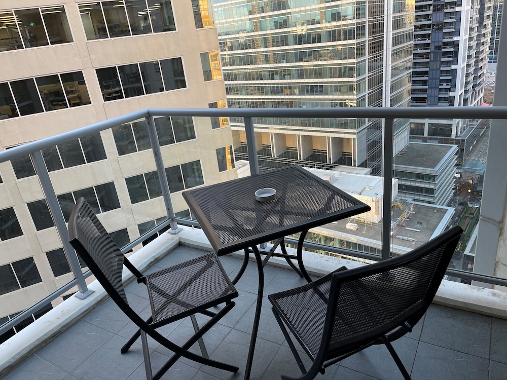Apx World Square Apartments 34/52
