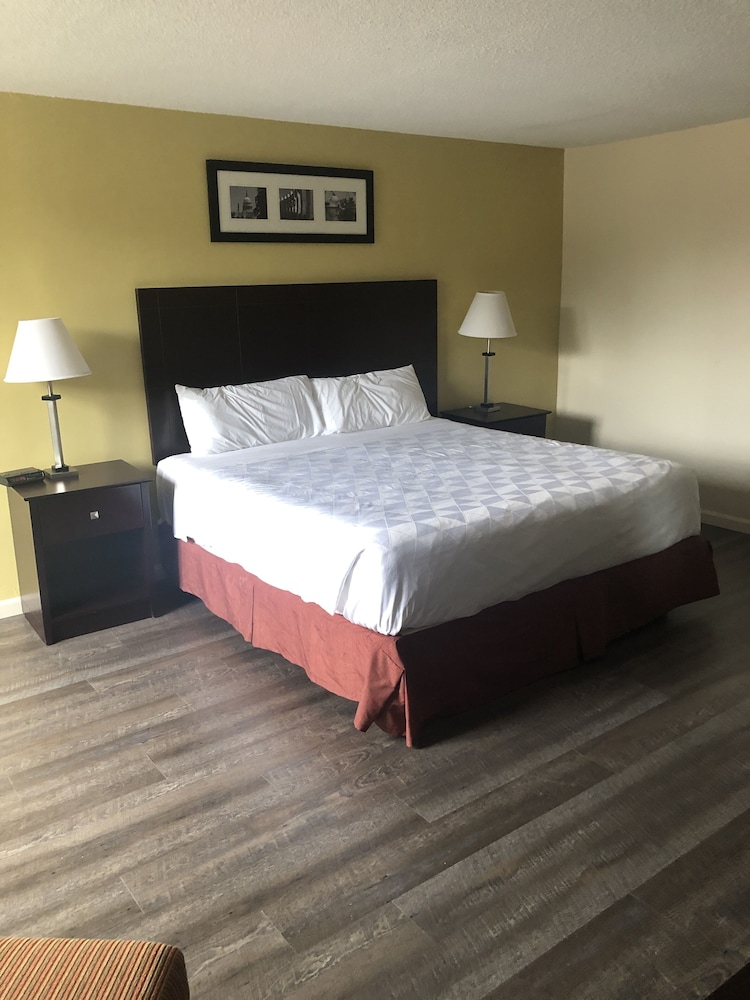 America's Inn 13/22