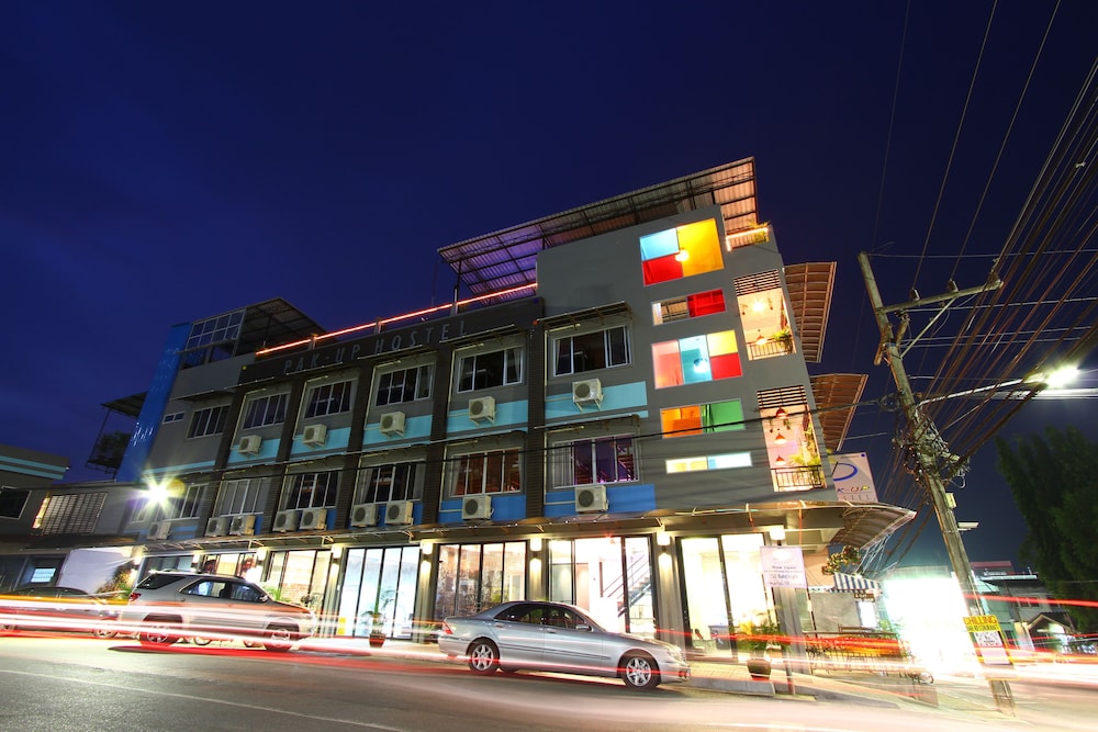 Pak-Up Hostel 2/56