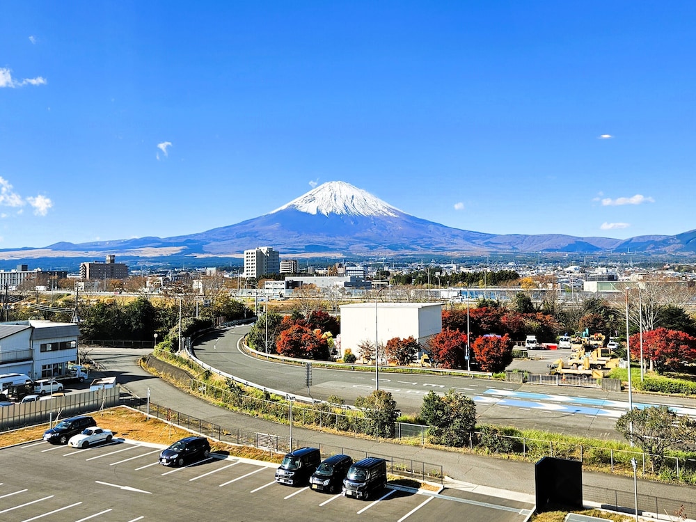 The Celecton Fujisan Gotemba Interchange 15/17