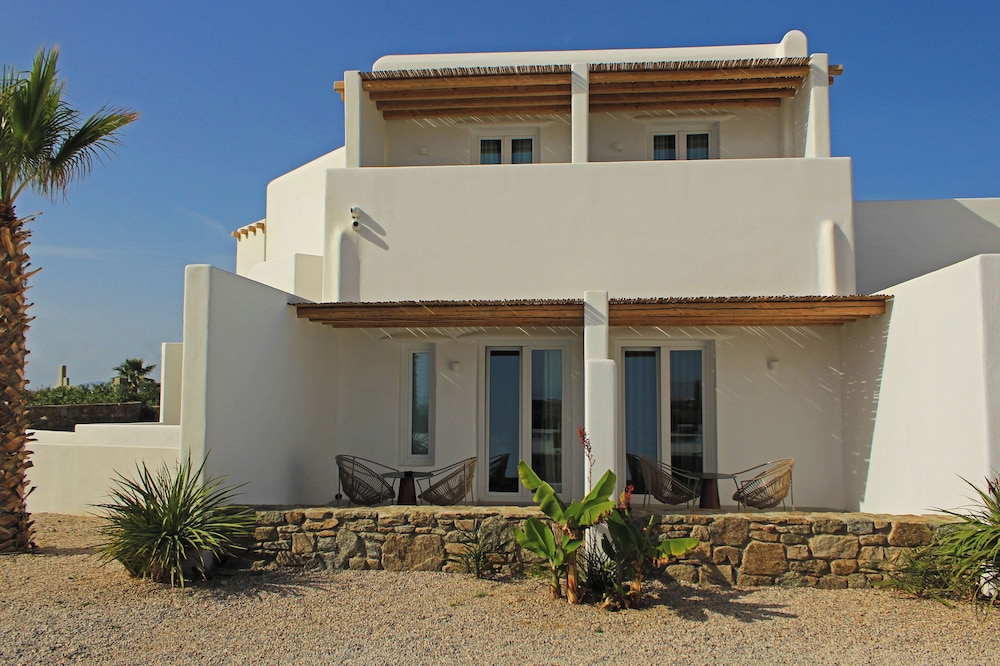 EXECUTIVE, GARDEN VIEW