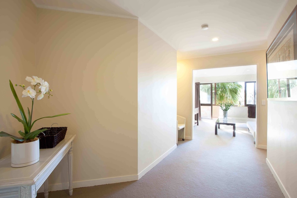 Auckland Airport Kiwi Hotel 12/62