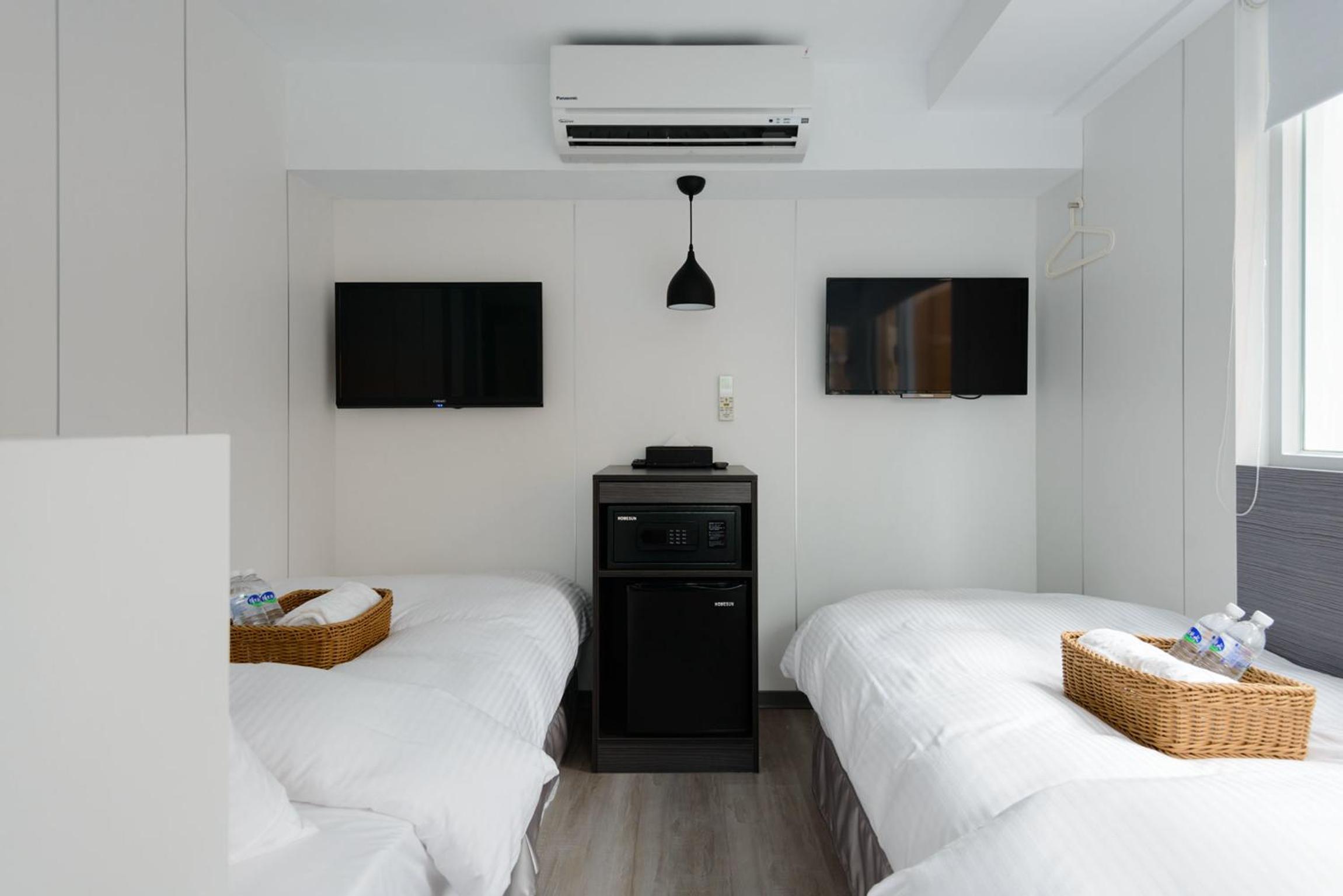 غرفة قياسية ثلاثية بحمام مشترك، Poshpacker Hotel 8/8