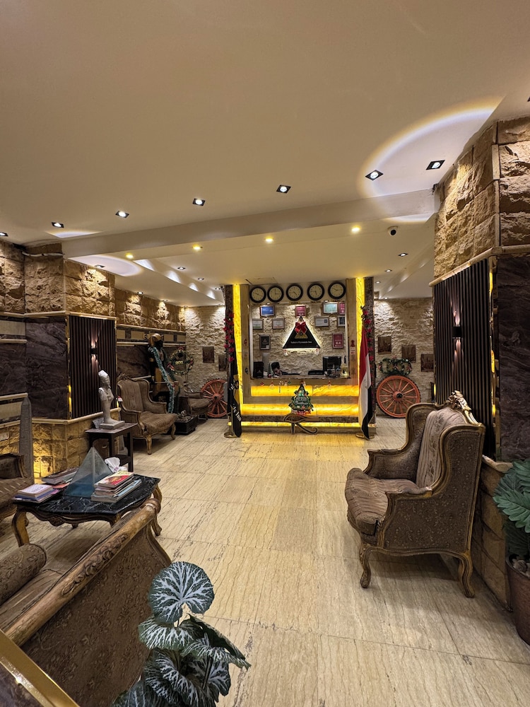 Sahara Pyramids Inn 30/50