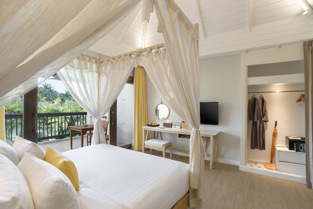TROPICAL CANOPY ROOM