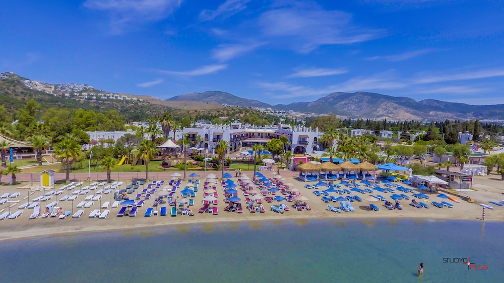 Costa Bitezhan Hotel 65/73