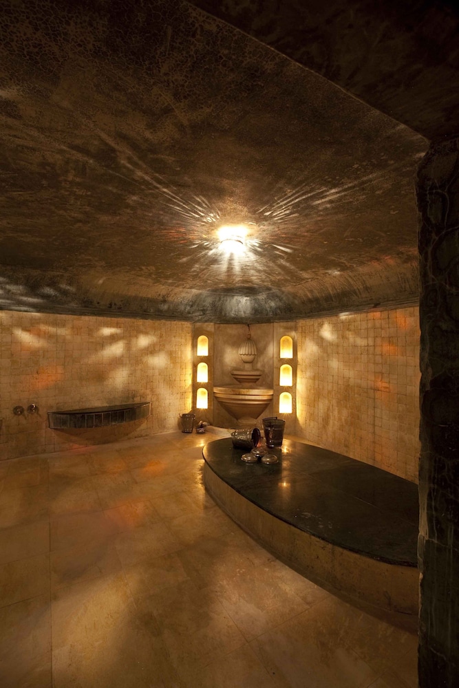 Dellarosa Boutique Hotel & Spa 67/70