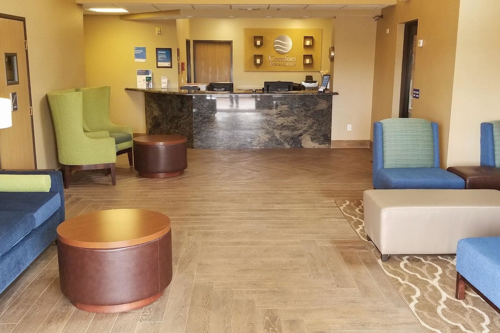 Comfort Inn & Suites Near Temecula Wine Country 8/30