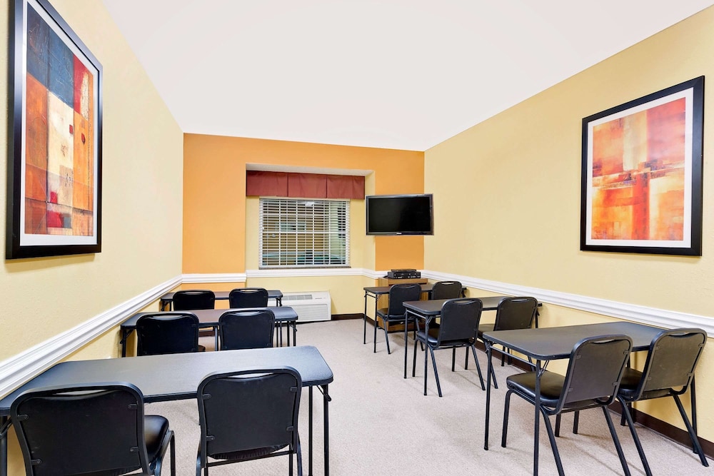 Microtel Inn & Suites by Wyndham Princeton 21/27