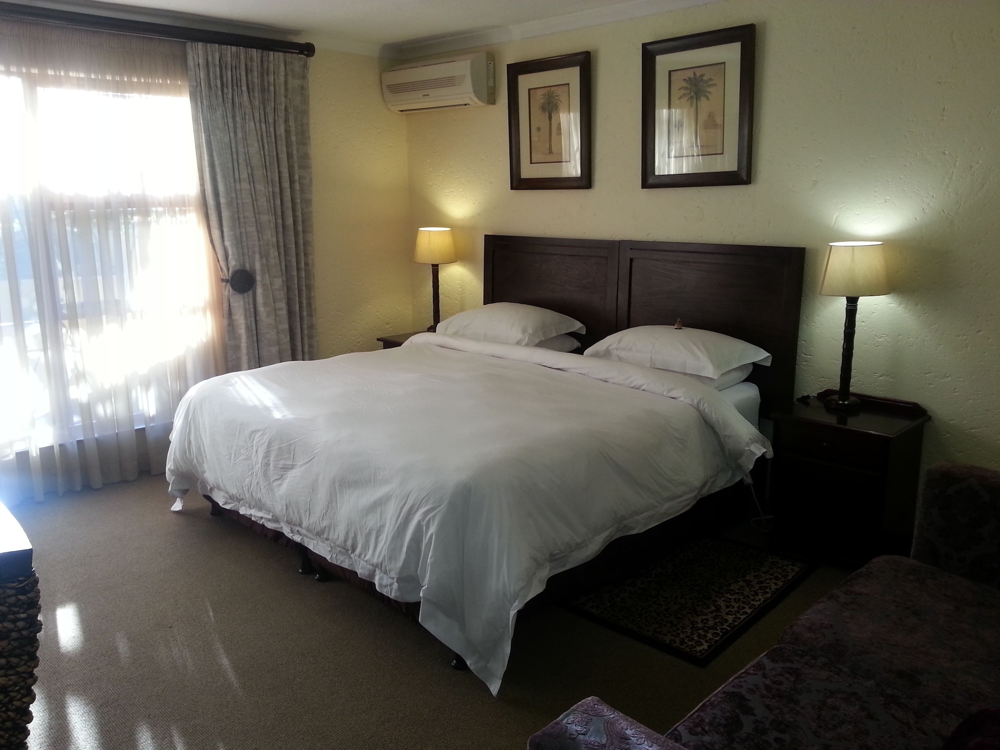 DELUXE, DOUBLE BED