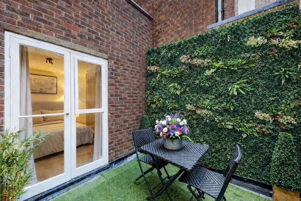 Park Lane Apartments/Clarges Street 22/50
