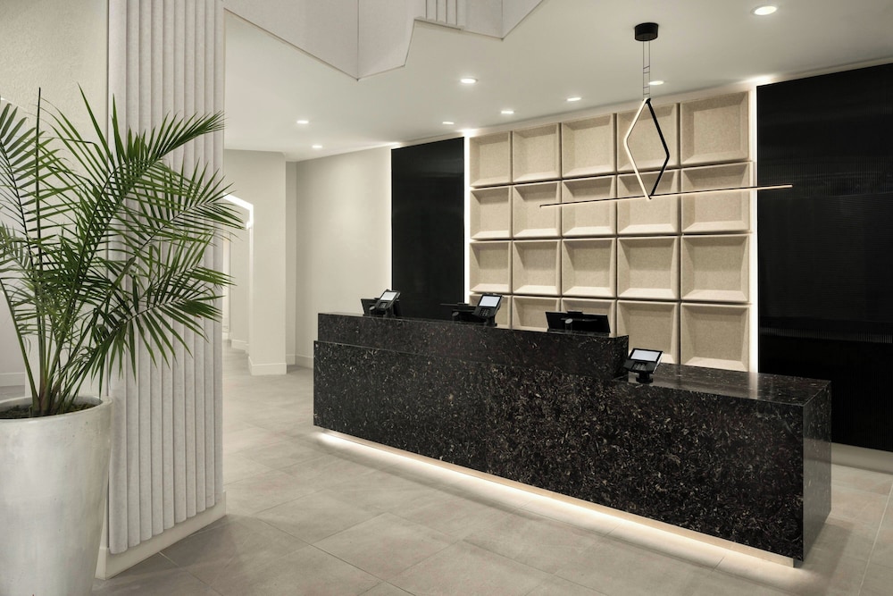 AC Hotel By Marriott Portland Lake Oswego 13/68