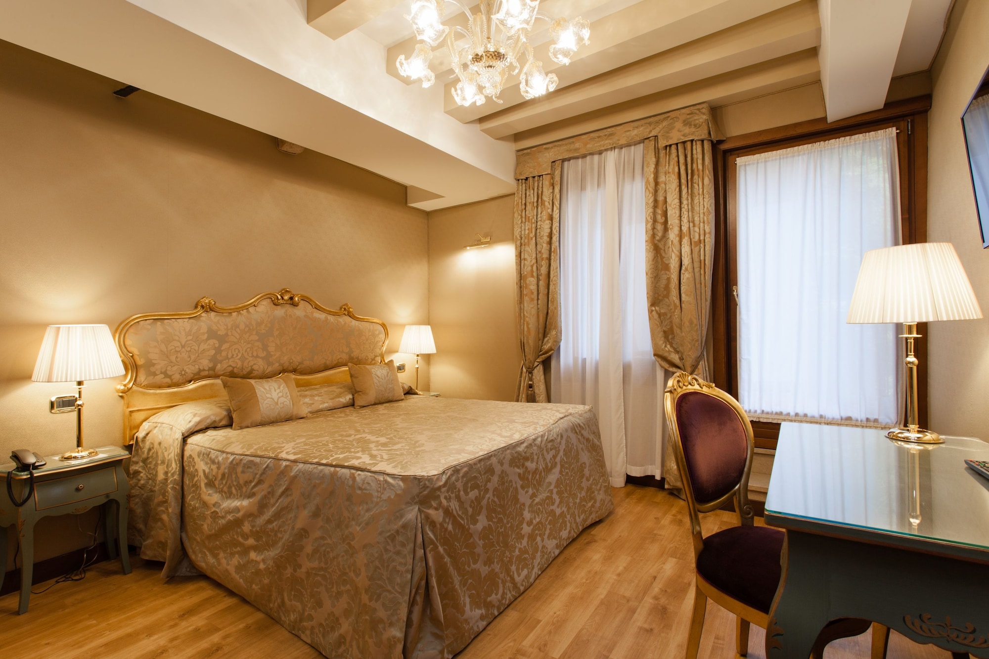 SUPERIOR, DOUBLE OR TWIN BED